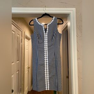 Crown and Ivy shift dress size 4